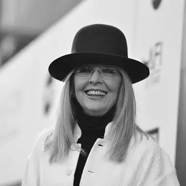 Η Diane Keaton και οι πιο εμβληματικές εμφανίσεις της στο κόκκινο χαλί