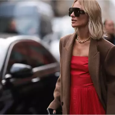 Κομψά φορέματα στην πιο κολακευτική γραμμή για τη γυναικεία σιλουέτα