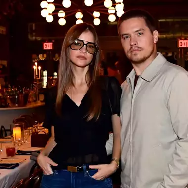 "Είναι λάθος": Τι απαγορεύεται να προσφέρετε σε δείπνο σύμφωνα με το savoir vivre