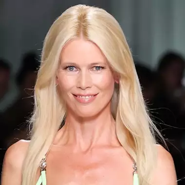 Claudia Schiffer | Οι εντυπωσιακές φωτογραφίες από τις φετινές διακοπές της στην Ελλάδα