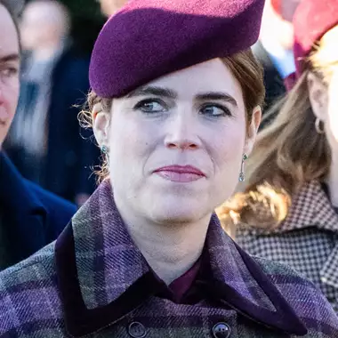 Πριγκίπισσες Βεατρίτη και Ευγενία | Στη λειτουργία στο Sandringham παρά το σκάνδαλο με τους γονείς του