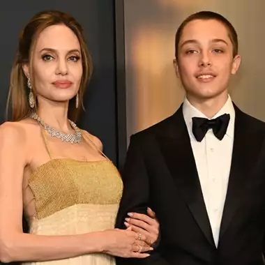 Angelina Jolie | Σπάνια επίσημη εμφάνιση με τον 16χρονο Knox