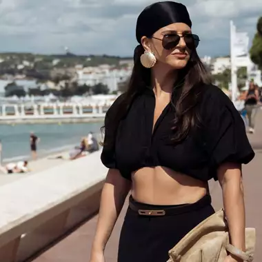 Vacation Mood Board | Τα πιο κομψά looks διακοπών για γυναίκες άνω των 50