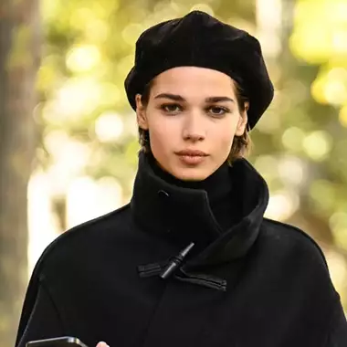 Το πιο "cool girl" άρωμα της σεζόν μυρίζει άγρια φράουλα, βανίλια και καστανή ζάχαρη