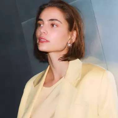 Τα αγαπημένα κομμάτια των διάσημων Ελλήνων από τη νέα συλλογή του brand Drykorn