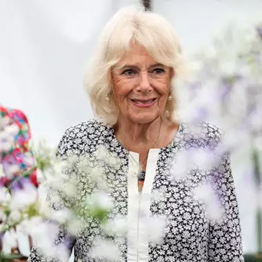 Η εκπληκτική αντίδραση της βασίλισσας Καμίλα στο τατουάζ ενός θαυμαστή της