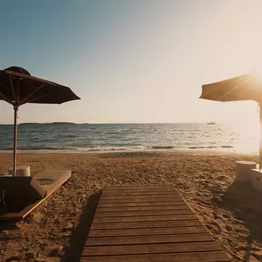 Το The C - Beach Restaurant υποδέχεται την καλοκαιρινή σεζόν