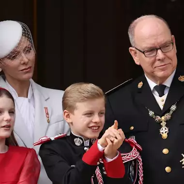 Αλβέρτος & Charlene του Μονακό | Η χαριτωμένη λεπτομέρεια που λίγοι πρόσεξαν στη χριστουγεννιάτικη κάρτα τους
