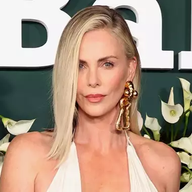 Η Charlize Theron με το κούρεμα που αποπνέει αισθησιασμό και class