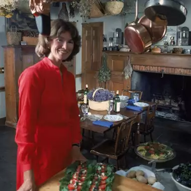 Τα ρετρό σερβίτσια που επιστρέφουν στη μόδα και θα λατρέψει η γιαγιά σας