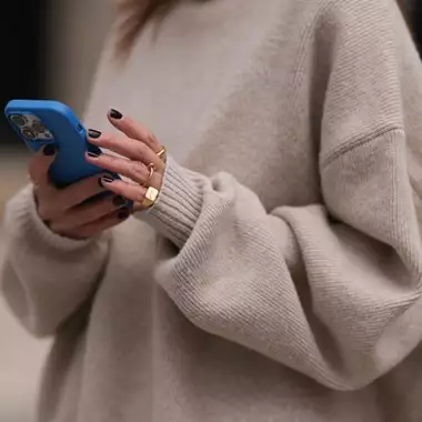 Nail Trends | Το χρώμα που θα αντικαταστήσει το μαύρο το χειμώνα