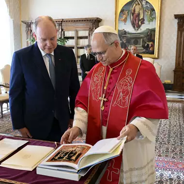 Πρίγκιπας Αλβέρτος | Η εμφάνισή του με τον Πάπα Leo που προκάλεσε σχόλια