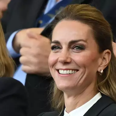 Kate Middleton | Επιστροφή στα signature καστανά μαλλιά της έπειτα από τη σύντομη blonde era της