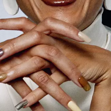 Multicolour Sheer Mani | Η Phoebe Philo μας χάρισε την πιο δημιουργική πρόταση στο μανικιούρ για το φθινόπωρο