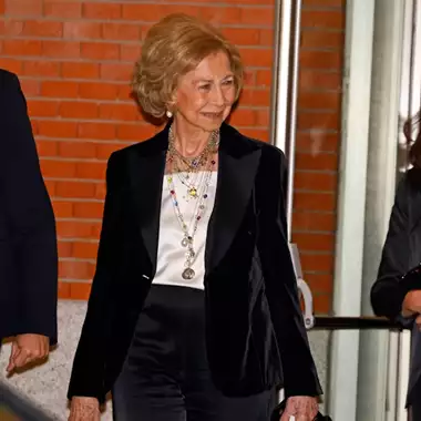 Βασίλισσα Σοφία | Με την ιδανική εμφάνιση για τις ακολουθίες της Μεγάλης Εβδομάδας