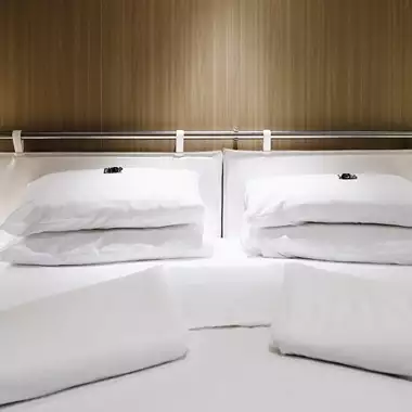 Αντίο στα φωτιστικά κομοδίνου | H κομψή εναλλακτική λύση που έρχεται το 2026