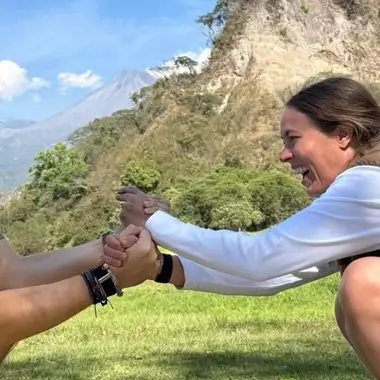 Nina Flohr & Φίλιππος Ντε Γκρες | Ταξίδεψαν με ιδιωτικό τζετ για πικ νικ στην εξοχή με καλούς φίλους