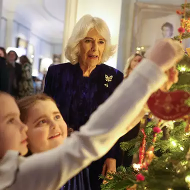 Η βασίλισσα Καμίλα δηλώνει "πολύ χαρούμενη που τελειώνει αυτό το έτος"