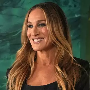 Η Sarah Jessica Parker βρήκε την πούδρα που "θολώνει" τις ρυτίδες
