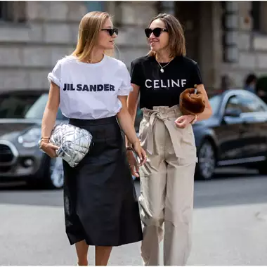 Τα t-shirts που ταιριάζουν μ' όλα τα bottoms της γκαρνταρόμπας σας