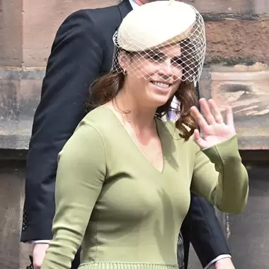 Η πριγκίπισσα Ευγενία δίνει νέα πνοή σε ένα φόρεμα για γάμο