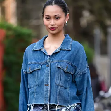 Οκτώ denim τζάκετ που ξεφεύγουν από το κλασικό σχέδιο