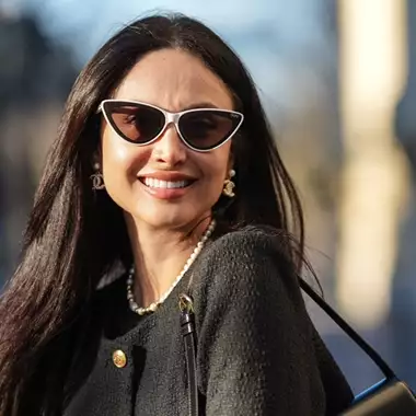 Mocha Mousse | Αυτό θα είναι το πιο δημοφιλές χρώμα μαλλιών για το 2025