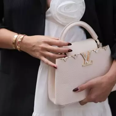 Be Your Own Nail Artist | Πώς θα κάνετε ημιμόνιμο μανικιούρ μόνη σας- όπου κι αν βρίσκεστε