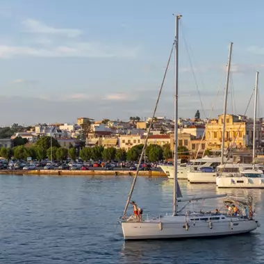 "Το φθηνότερο από τα ελληνικά νησιά": Αυτό είναι το μυστικό "διαμάντι' σύμφωνα με τον γαλλικό Τύπο