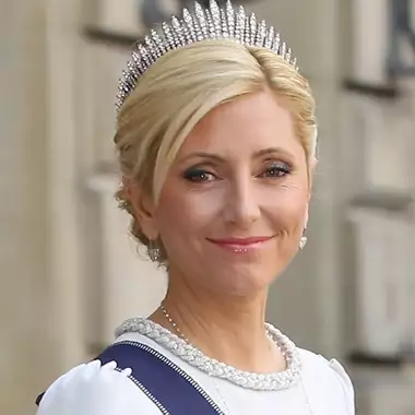 Marie-Chantal | Η τεχνική που ακολουθεί για φυσικό lifting στο πρόσωπο