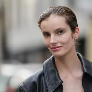 Αυτό είναι το επαγγελματικό trick στο μακιγιάζ που εξαφανίζει τις ρυτίδες γύρω από το στόμα