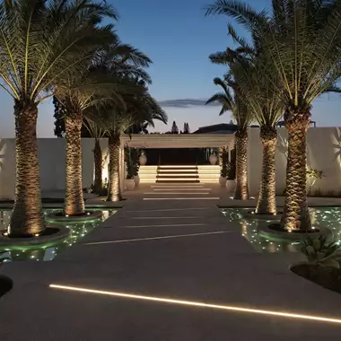 Ο εμβληματικός οίκος μόδας CELINE προσγειώνεται μέσα στο Parklane Resort και το The Retail Village