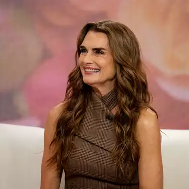 Η Brooke Shields έχει κάτι να πει για ένα από τα ταμπού της ζωής μετά την εμμηνόπαυση
