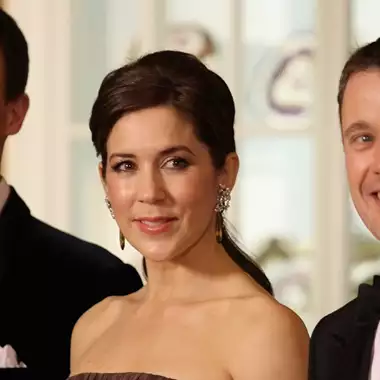 Βσσίλισσα Mary | Ποζάρει στα γενέθλιά της στο Παλάτι της Δανίας