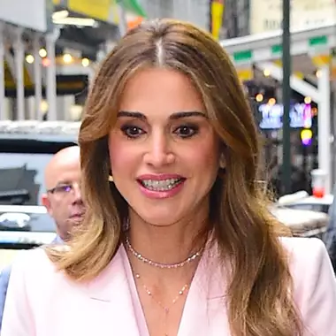 Βασίλισσα Rania | Περιμένει το δεύτερο εγγόνι της από την κόρη της Iman - Ποιος είναι ο ελληνικής καταγωγής γαμπρός της