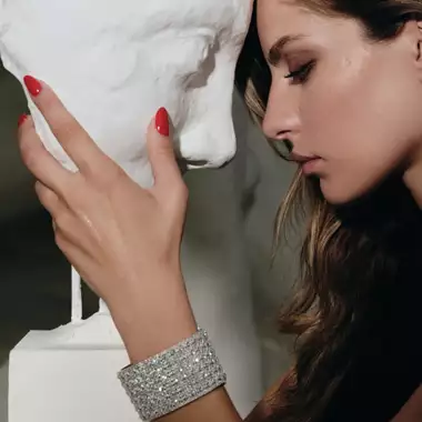 Η Theopisti P. φωτογραφίζεται αποκλειστικά για το Harper’s Bazaar Greece