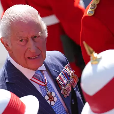 Βασιλιάς Κάρολος | Μεγαλοπρεπής στολισμός φέρνει τα Χριστούγεννα στο Windsor