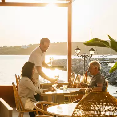 Isola | Εκεί όπου η παράδοση αποκτά νέα πνοή με θέα στο απέραντο γαλάζιο