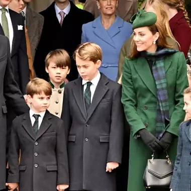 Ο William, η Κate, o George, η Charlotte και o Louis μάς εύχονται καλές γιορτές το 2025!