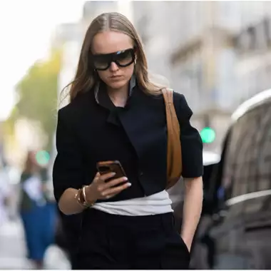 Πέντε outfits που μπορείτε να δημιουργήσετε με βασικά κομμάτια της γκαρνταρόμπας σας