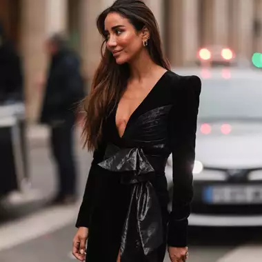 Βελούδο, Χάντρες και Κρόσσια | Το statement φόρεμα για τα ρεβεγιόν των Χριστουγέννων