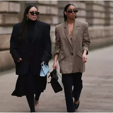 Τα κομψά σακάκια που μπορείτε να αποκτήσετε στις εκπτώσεις και να φορέσετε την άνοιξη