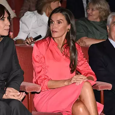 Βασίλισσα Letizia | Με αυτή την εμφάνιση "έσπασε" το τυπικό dress code της