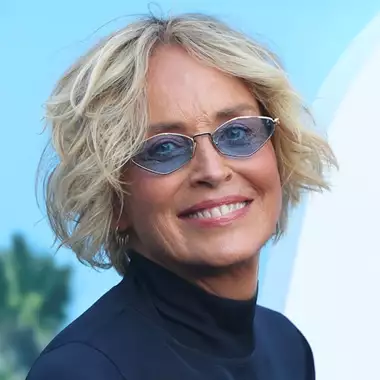 Sharon Stone | Το στενό Saint Laurent φόρεμα που επέλεξε σε πρεμιέρα στο Λος Άντζελες