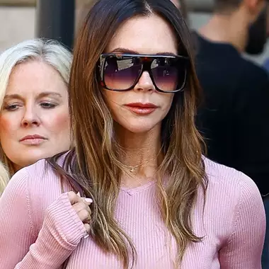 Victoria Beckham | Γιατί έλειπε η Nicola Peltz από τo μεγαλειώδες fashion show της στο Παρίσι;