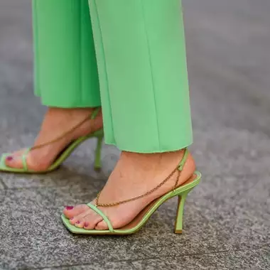 7 χρώματα πεντικιούρ που ταιριάζουν με τα πάντα