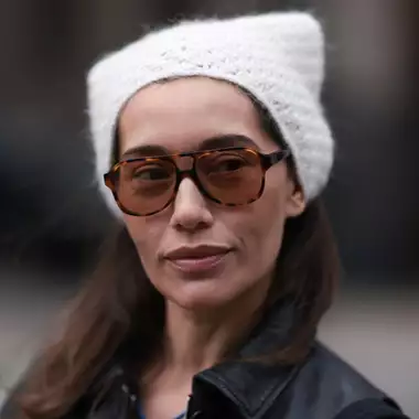 Shinny Kisses | 5 κραγιόν που μεταμορφώνονται σε πλούσια και λαμπερά lip oils