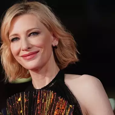 Το διαχρονικά κομψό κούρεμα που κολακεύει όλες τις 50something γυναίκες