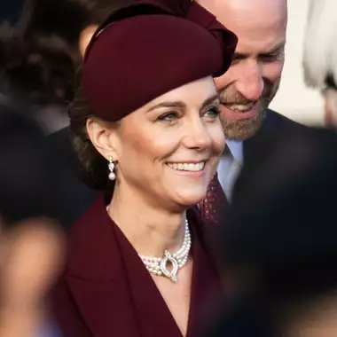 Kate Middleton | Πώς υποκλίνεται μπροστά στον βασιλιά Κάρολο