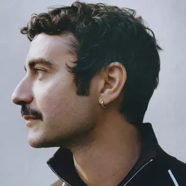 Ήταν τόσο σύντομο! Το παρασκήνιο της αποχώρησης του Dario Vitale από τον Versace